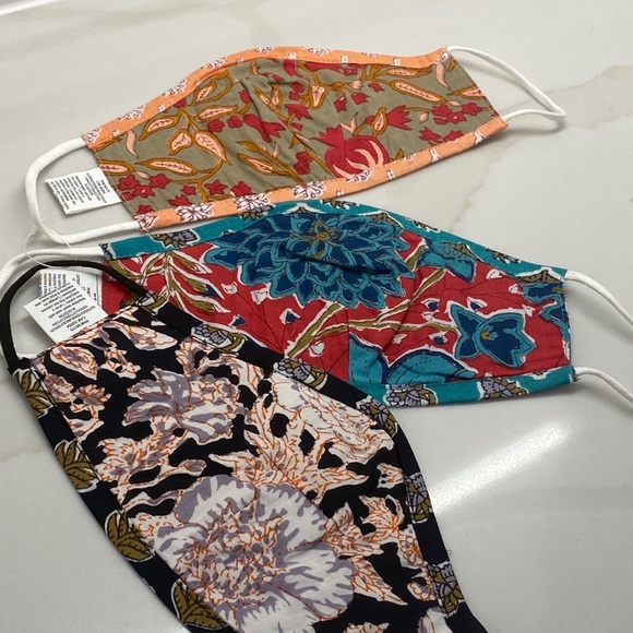 ANTHRO 3 PK REVERSIBLE COTTON MASKS/SANITIZER NEW - Picture 7 of 12